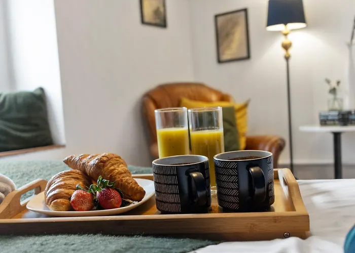 Stylish 2 Bed Apartment Near Beach, Parking, Wifi, Netflix
