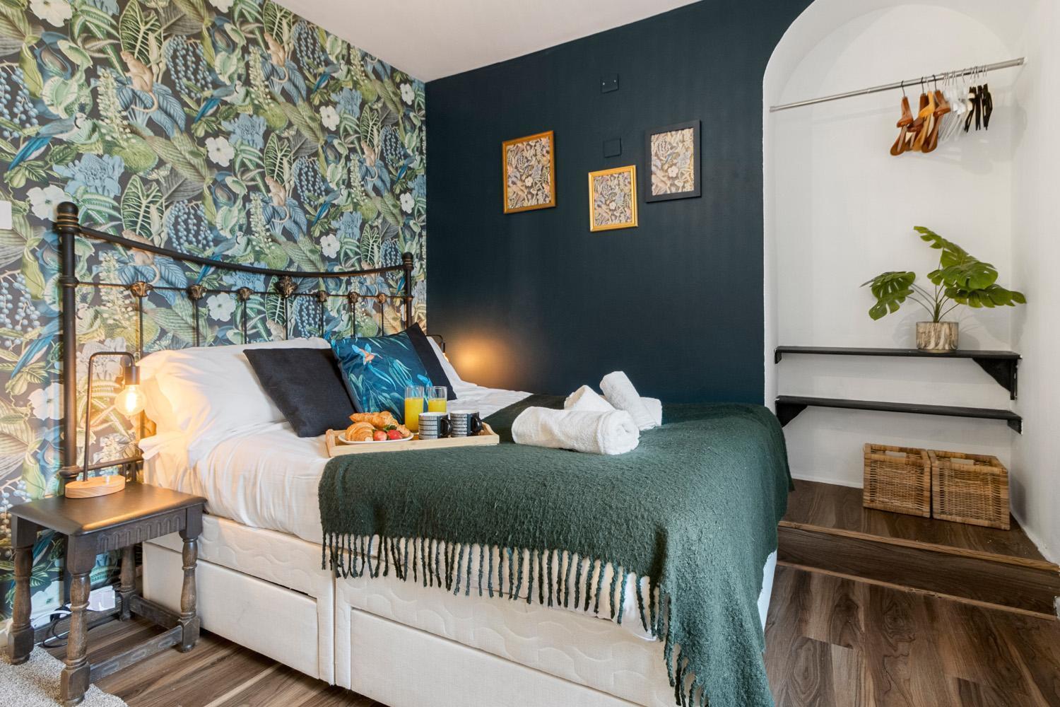Stylish 2 Bed Near Beach, Parking, Wifi, Netflix Apartment