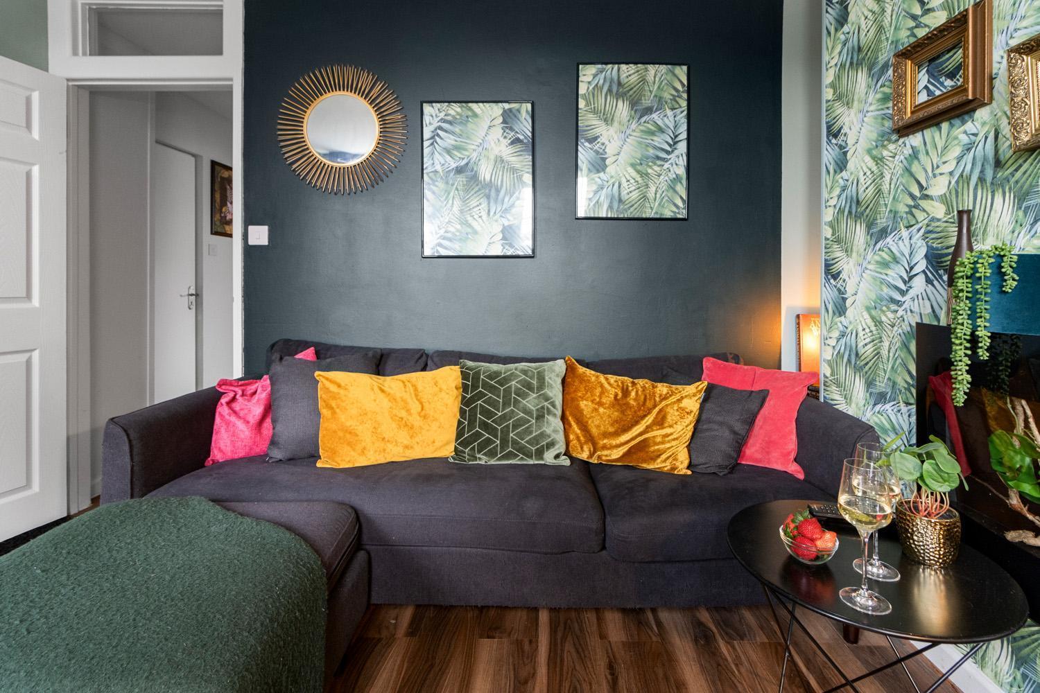 Stylish 2 Bed Near Beach, Parking, Wifi, Netflix *
