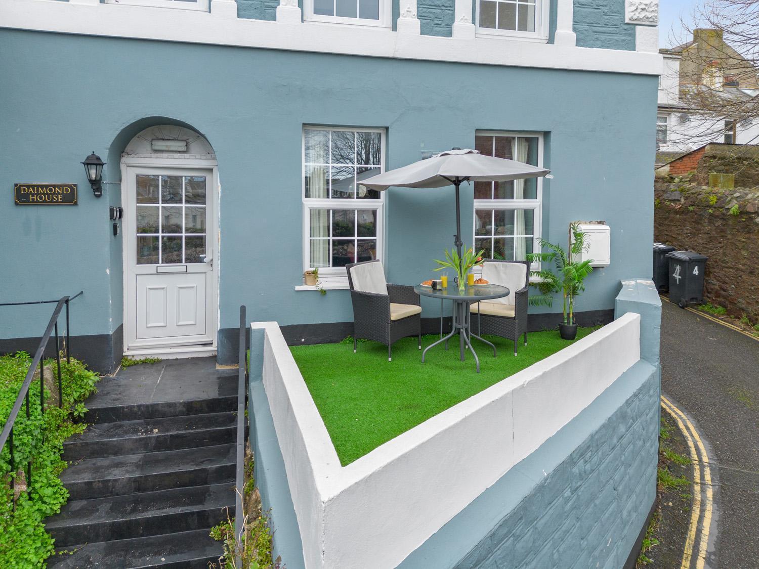 Stylish 2 Bed Near Beach, Parking, Wifi, Netflix Teignmouth