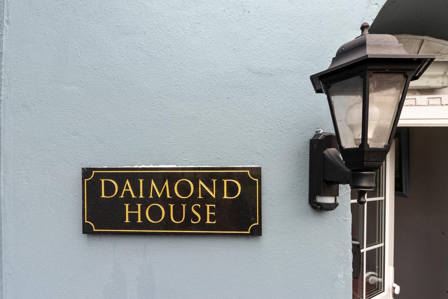 Stylish 2 Bed Near Beach, Parking, Wifi, Netflix *