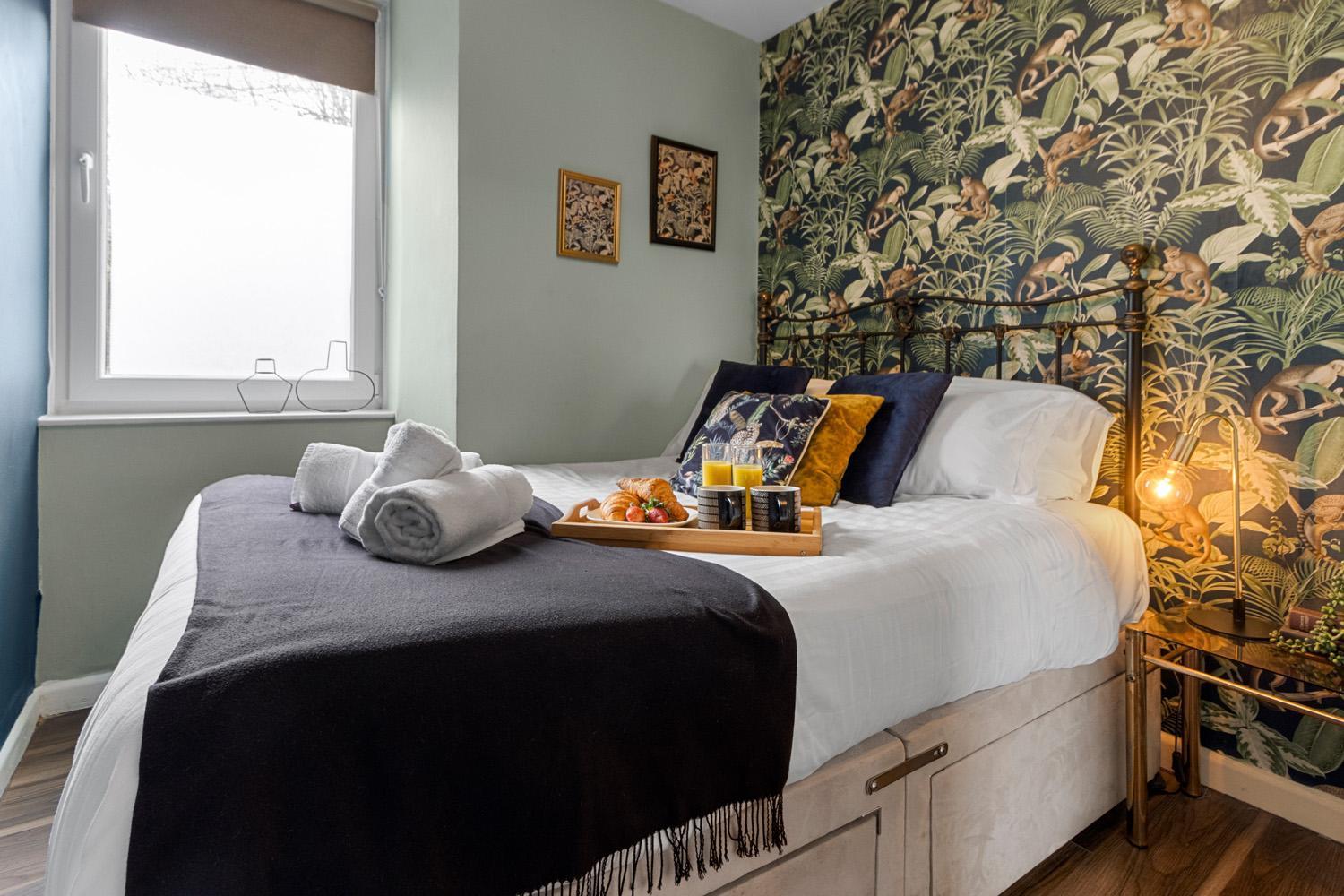 Stylish 2 Bed Near Beach, Parking, Wifi, Netflix Apartment *